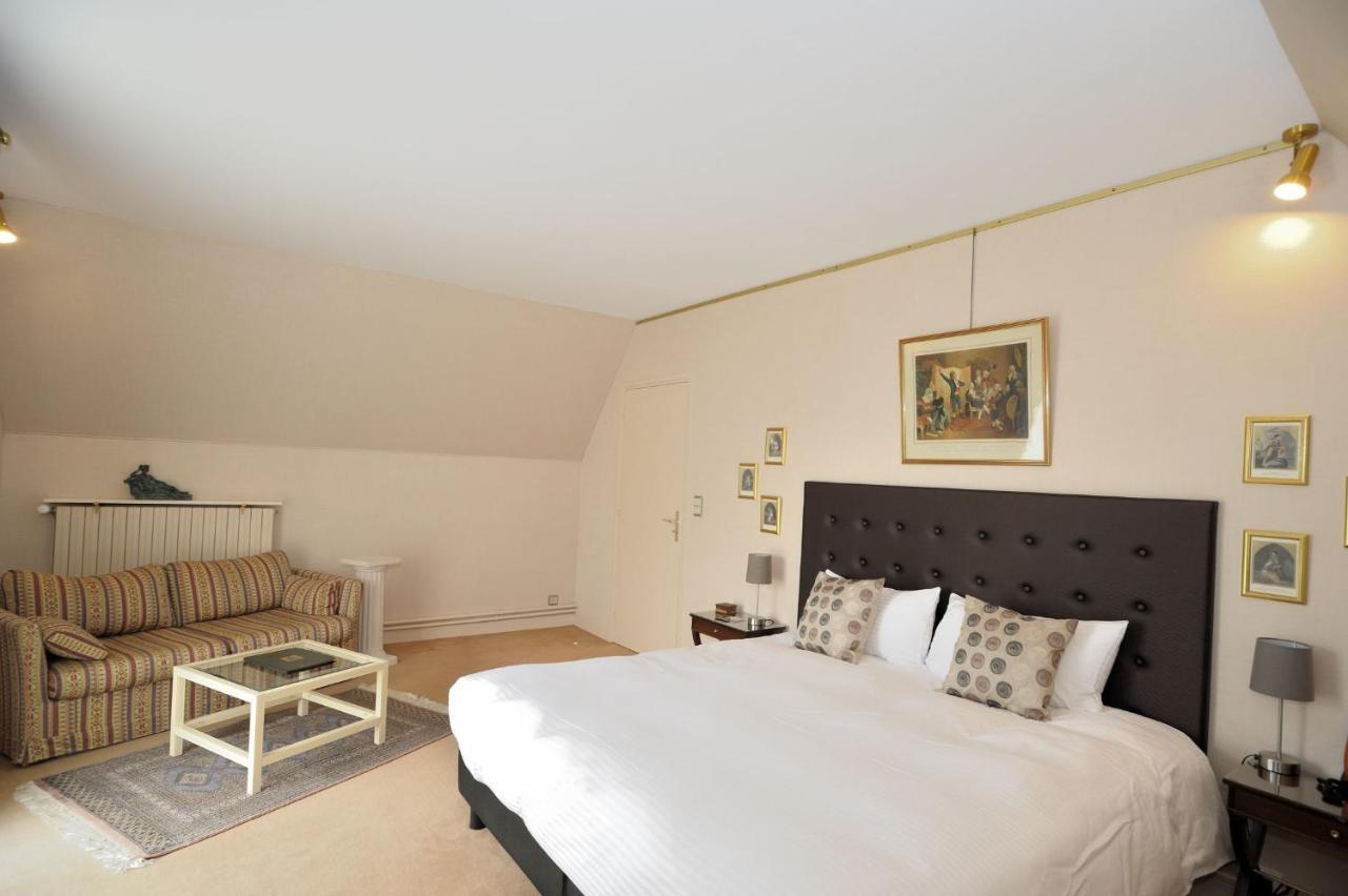 Hotel Logis Le Relais De La Poste Neuveglise Room photo